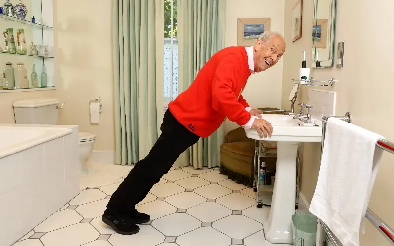 Brandreth’s five-minute bathroom exercise routine includes 15 push-ups against the basin - Clara Molden for The Telegraph