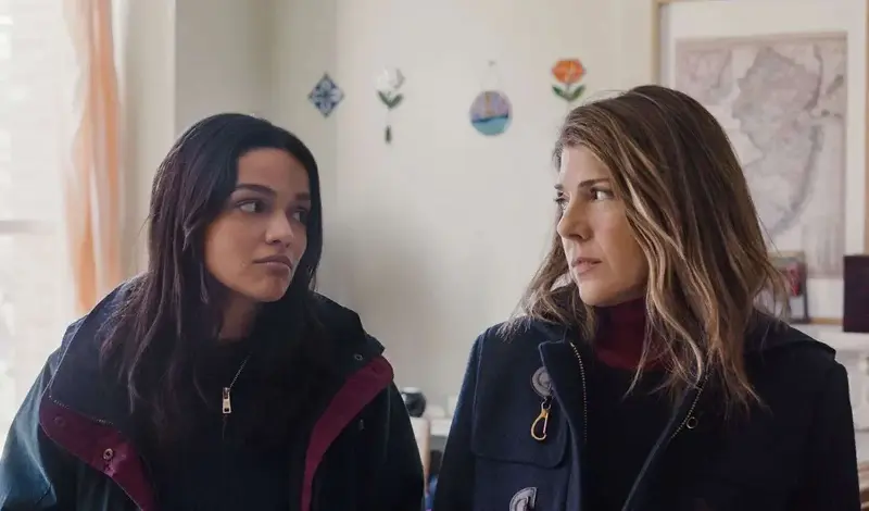 Rachel Zegler y Marisa Tomei se unen en una comedia sobre secretos familiares y una búsqueda inesperada