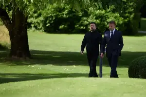 Macron saca pecho por Kiev en el G7: Rusia “recula” mientras Ucrania cambia las reglas de la guerra