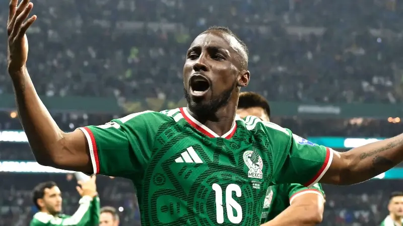 Julian Quinones | México | Tres goles