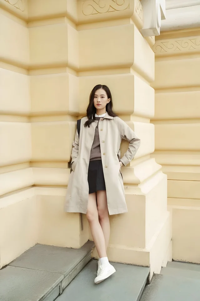 Invest once, dress stylishly all season with a trench coat - Photo 2.