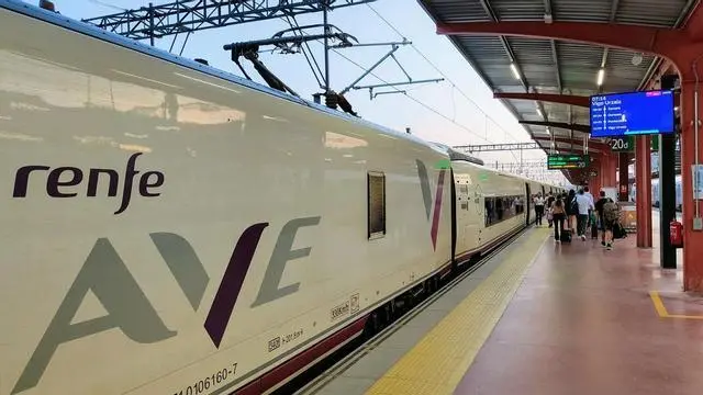 Renfe traslada durante un mes a Urzáiz los Regionales a Santiago y A Coruña por obras en la línea Vigo-Ourense