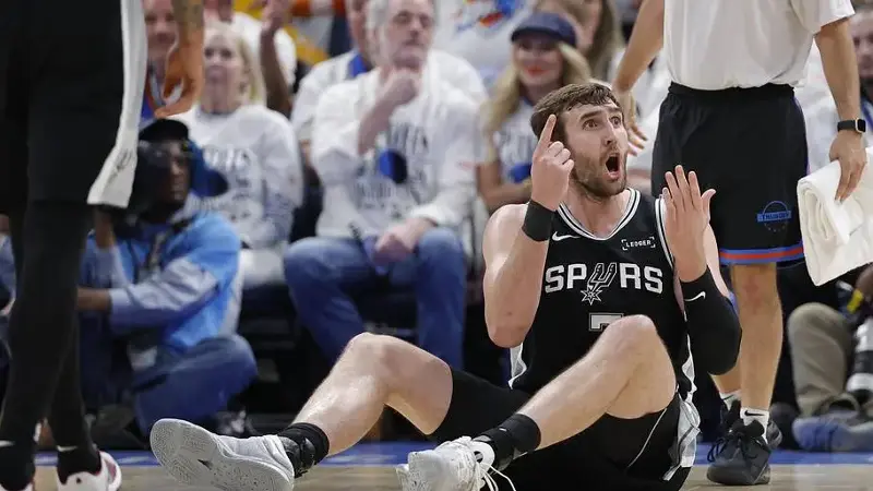 Luke Kornet - San Antonio Spurs