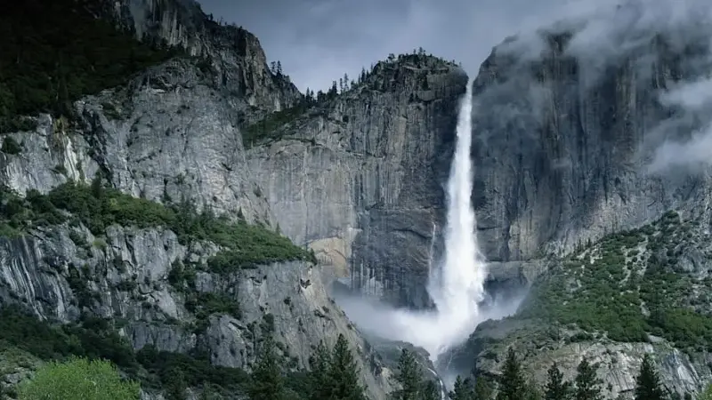 YOSEMITE FALLS, YOSEMITE NATIONAL PARK, CALIFORNIA, USA