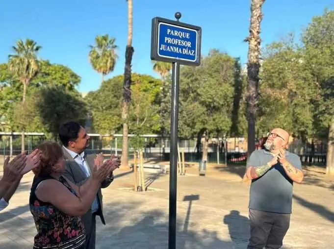 Sevilla homenajea a Juanma Díaz con un parque infantil en Sevilla Este