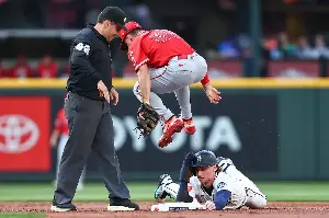 Bryan Woo turns in another outstanding outing at home as Mariners beat Angels