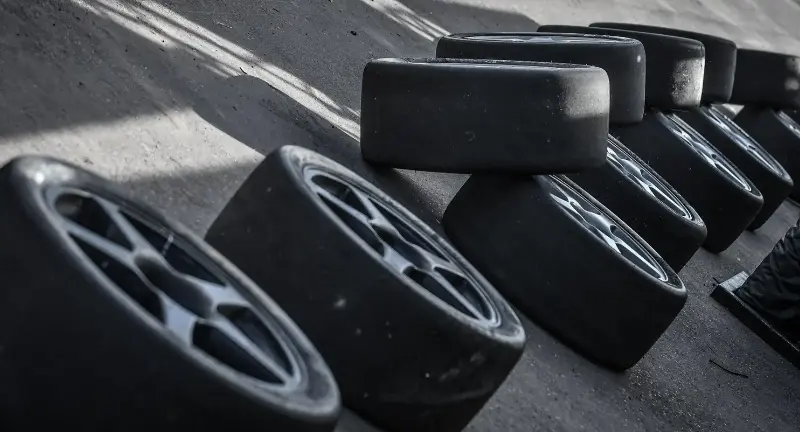 Pirelli frena su producción y ajusta su estructura laboral en Argentina
