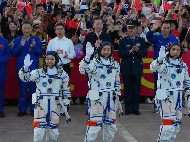 China schickt neue Besatzung zur Raumstation