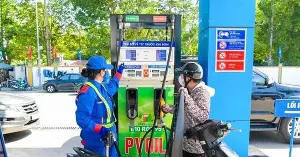 Petrolimex lowers fuel prices