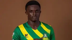 Ghanaian footballer Dominic Frimpong dies after 'masked men wielding guns and assault rifles' attack Berekum Chelsea team bus