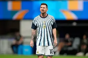 Messi inspires Argentina great escape over Egypt, Swiss advance