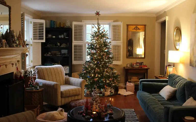 Tempting as it may be, Christmas decorations are widely considered a no-no for staging photos - Cyndi Monaghan