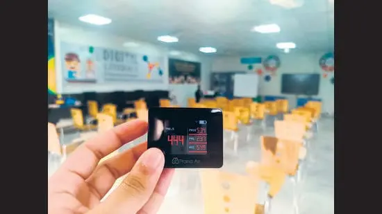 PM2.5 levels inside and outside the school ranged from 188µg/m³ to a staggering 502µg/m³ over the monitoring period. (HT Photo)