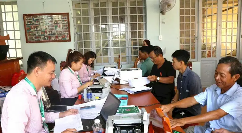 The commune-level transaction points of the Vietnam Bank for Social Policies in Lam Dong province are maintained and actively serve the people, facilitating convenient borrowing, repayment, and interest payments.