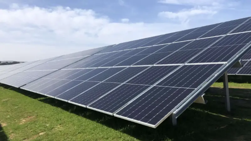 Energía oculta: una lámina española transforma gotas de agua en electricidad