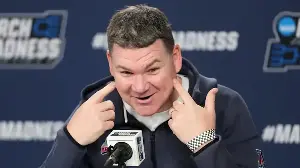 Tommy Lloyd buyout details at Arizona won’t keep UNC from knocking twice