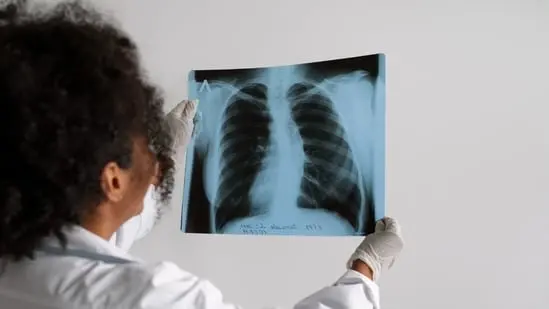Know the early warning signs of lung cancer.