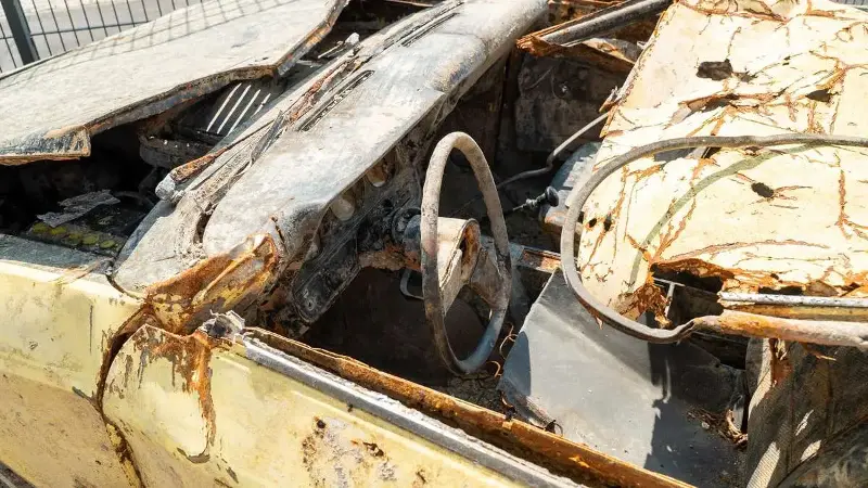 Der Opel Manta aus der Donau zieht täglich Schaulustige an.