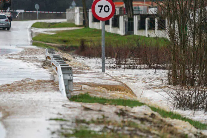 Protección Civil alerta por chubascos y tormentas intensos en amplias zonas del interior peninsular