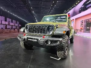 The first 2026 Jeep Wrangler arrives in Vietnam, with a price reduction of nearly 900 million VND compared to the previous version.