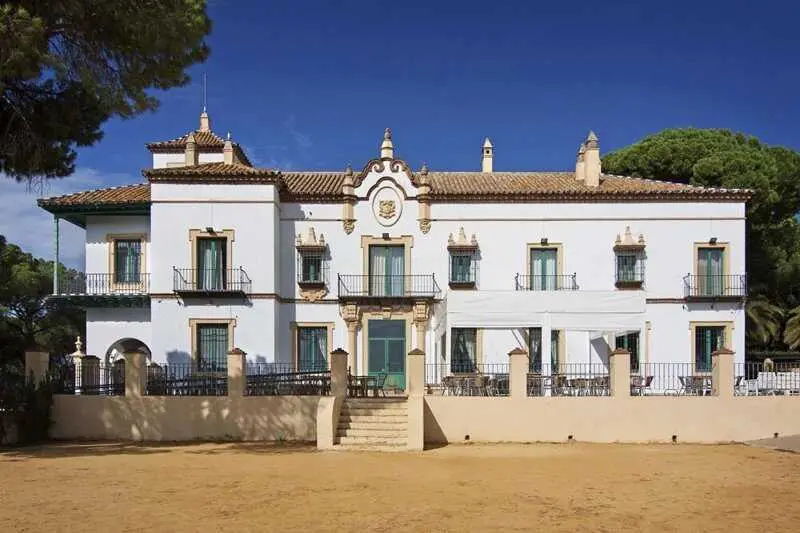 Alcalá aprueba la rehabilitación del Hotel Oromana para mejorar la economía, el turismo y el empleo