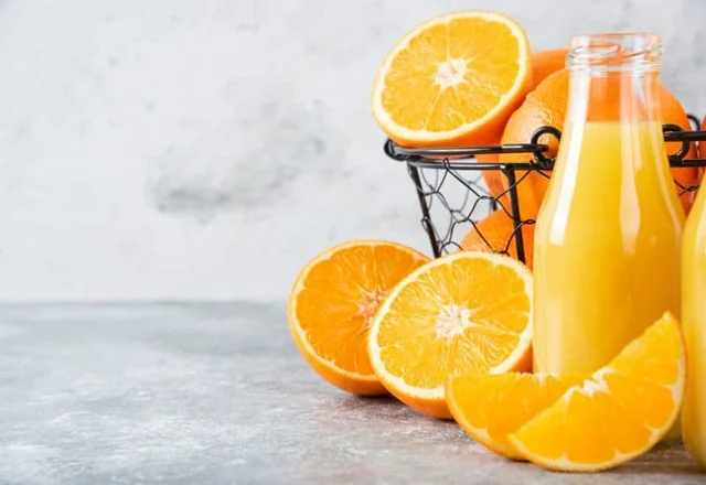 Uống nước cam nhiều có tốt không? Mỗi ngày nên uống bao nhiêu nước cam? - Ảnh 2.