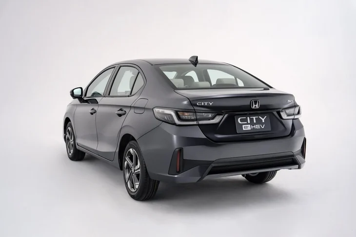 The 2026 Honda City has been revealed in Vietnam with many major changes, possibly including a hybrid option that will challenge the Vios and Accent - Photo 6.