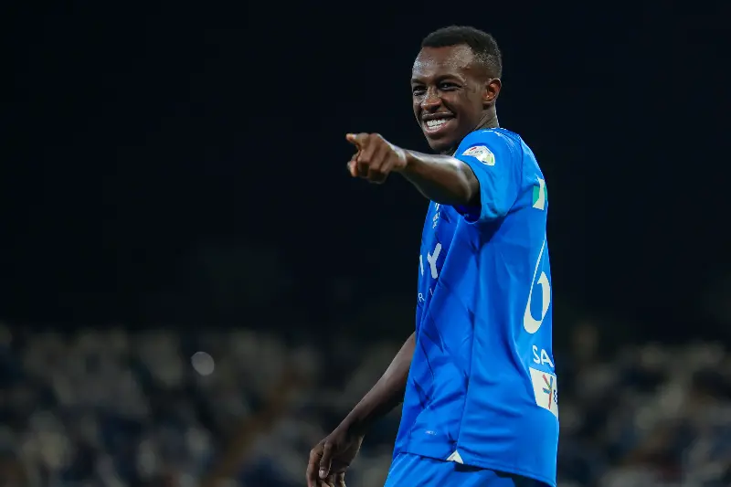 معاناة سعود عبدالحميد بدأت بعد الرحيل عن الهلال؛ فهل يعود؟