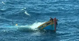 Four fishermen from Mui Ne survived thanks to a small boat when their ship sank in the open sea.