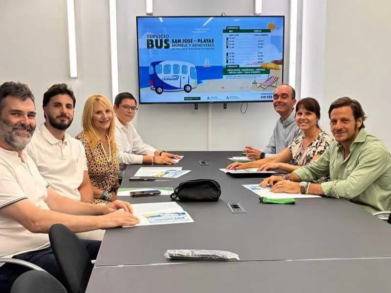 El bus para llegar desde San José a las playas de restringidas de Cabo de Gata empezará el día 11