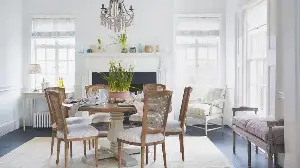 Scent Experts Reveal the 7 Best Mood-Boosting Spring Aromas That are Proven to Give Your Space a Timely, Invigorating Lift