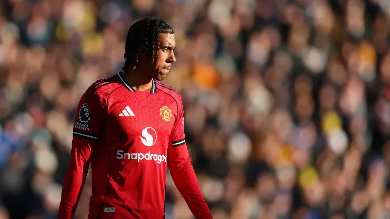 El Manchester United le gana al Madrid por Yoro.