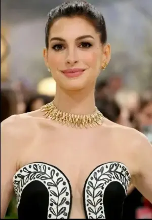 Anne Hathaway is preparing to become a mother for the third time, revealing eye-catching images on social media.