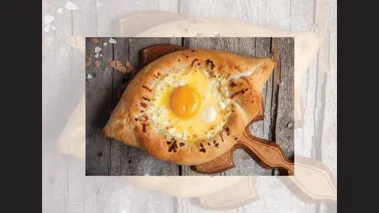 Diners queue up for Georgian adjaruli khachapuri in New York and London. (SHUTTERSTOCK)
