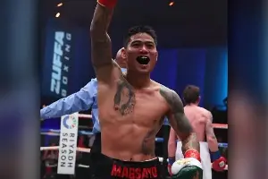 Mark Magsayo dominates Irish foe, scores TKO in Zuffa Boxing debut