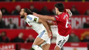 Lisandro Martinez's strange reaction after being sent off.