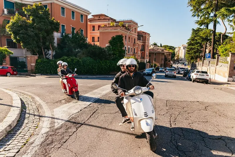 Lizzie-McGuire-Fans können in Rom auf einer Vespa-Tour den Spuren ihres Idols folgen
                                    GetYourGuide