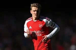 Why Arsenal players will be wearing black armbands vs Lille in Champions League today