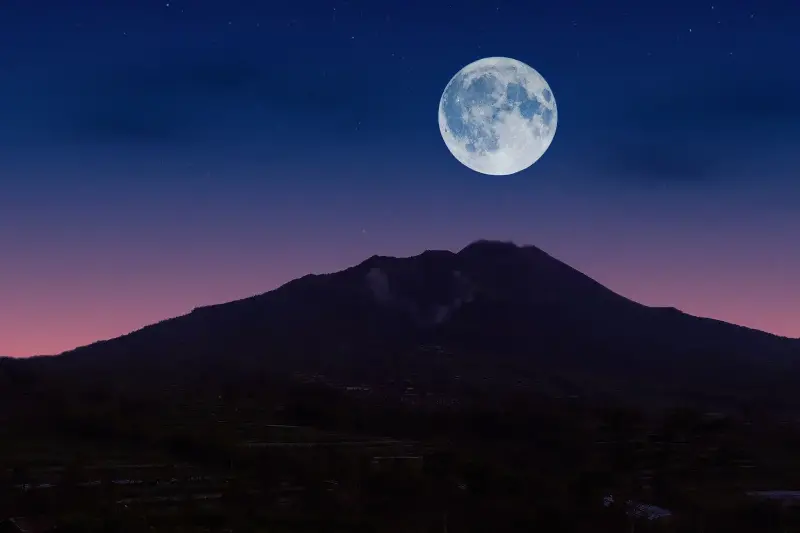 Non manchiamo al raro spettacolo che stavamo aspettando, torna la (micro)Luna Blu