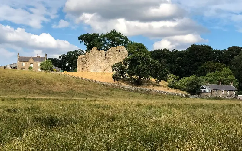 Pass by 12th-century Thirlwall Castle at the meeting point of the Pennine Way and Hadrian’s Wall - rruntsch