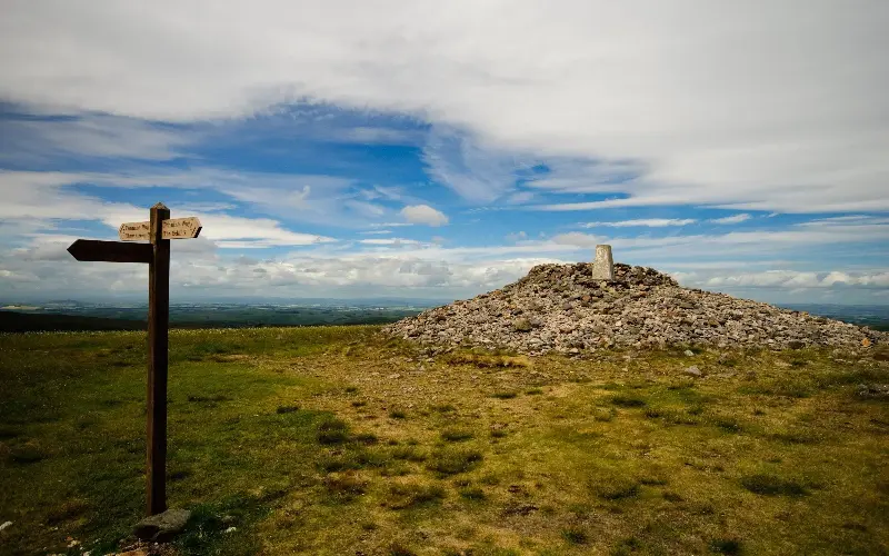 Windy Gyle sits on the England-Scotland border, with spectacular views across the Cheviot Hills - Jeff Veevers / Alamy Stock Photo