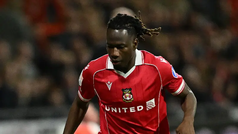 El Wrexham refuerza su defensa
