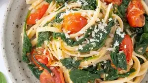 Who said pasta has to be heavy and creamy? Nutritionist shares a tasty, gut-friendly, fibre-rich pasta recipe