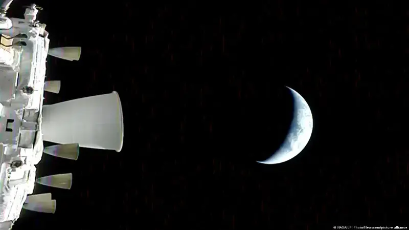 Artemis II abandona órbita terrestre y avanza hacia la Luna