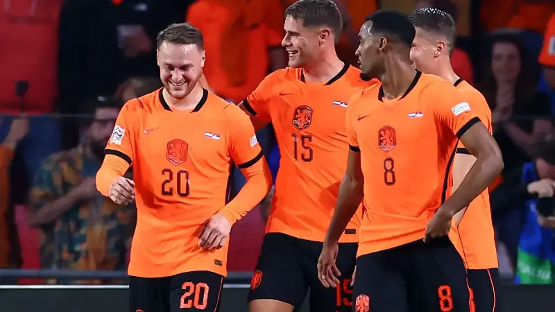 Países Bajos: Xavi prueba a Koopmeiners como defensa central; el gol da confianza, pero ese no es su futuro