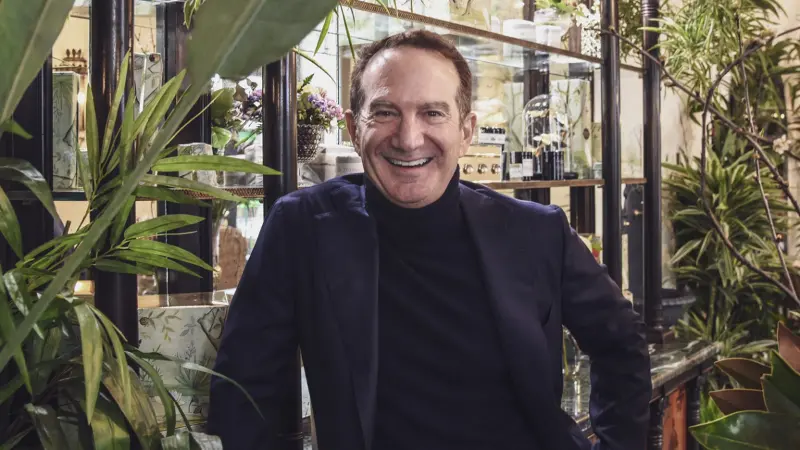 David Bach - tác giả của nhiều cuốn sách nổi tiếng về tài chính cá nhân như The Latte Factor và The Automatic Millionaire. Ảnh: The Florentine.