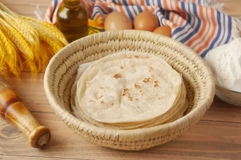 A medium-sized roti generally contains around 70–100 calories, while a cup of cooked rice contains approximately 130–200 calories.