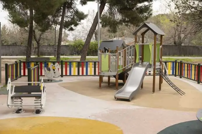 Ecologistas en Acción urge a la "retirada inmediata" de los suelos de caucho tóxico de parques infantiles y colegios