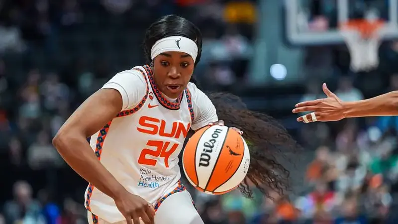 Connecticut Sun forward Aneesah Morrow