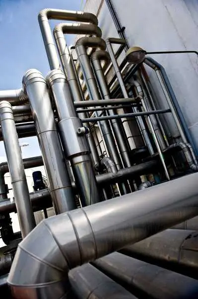 La producción industrial sube un 8% en abril en Andalucía, 3,8 puntos más que la media nacional